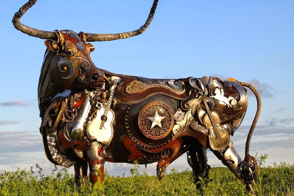 tilestwra.com | Καλλιτέχνης δημιουργεί αγάλματα ζώων από άχρηστα μέταλλα