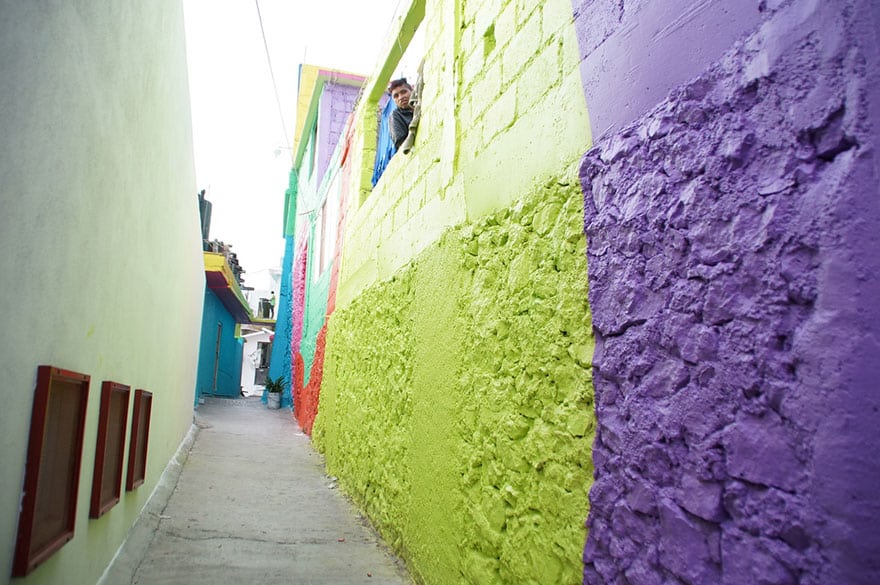 tilestwra.com | Η κυβέρνηση του Μεξικού ζήτησε από καλλιτέχνες να ζωγραφίσουν  200  σπίτια για να ομορφύνουν  την κοινότητα