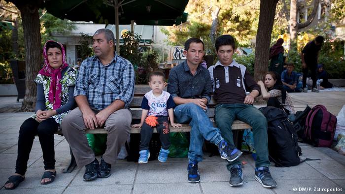 tilestwra.com | New York Times: Η χτυπημένη Ελλάδα δίνει μάθημα ανθρωπιάς στο προσφυγικό ζήτημα tilestwra.com | New York Times: Η χτυπημένη Ελλάδα δίνει μάθημα ανθρωπιάς στο προσφυγικό ζήτημα