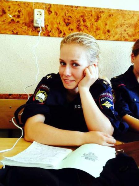 russian_police_girls_that_you_will_happy_to_be_arrested_by_640_40