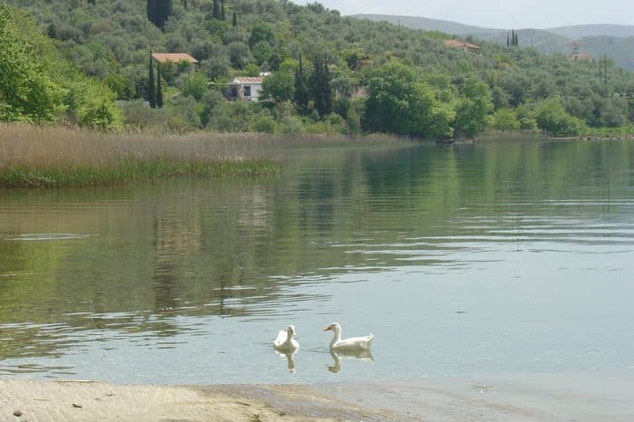 Είναι η μεγαλύτερη λίμνη στην Ελλάδα αλλά παραμένει άγνωστη στον περισσότερο κόσμο