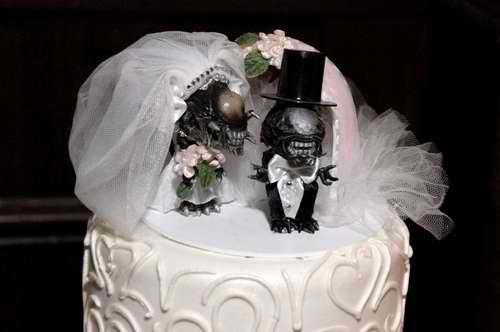 funny-wedding-cake-toppers-13