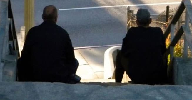 Ζήτησαν από ένα ηλικιωμένο να μιλήσει για την γυναίκα του. Η απάντηση του πάγωσε όσους τον άκουσαν