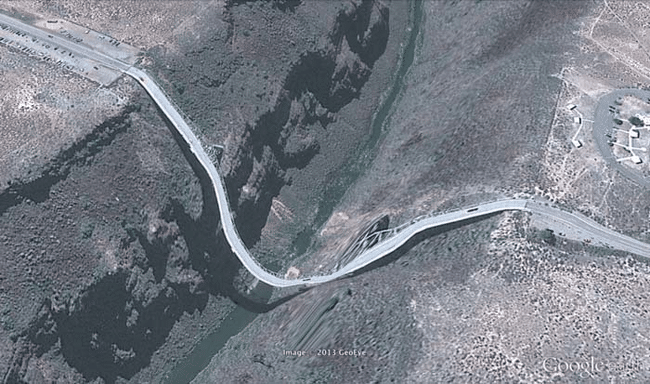 tilestwra.gr : desktop 1412354767 Αν οι δρόμοι έμοιαζαν έστω και λίγο με τις φωτογραφίες τους στο Google Earth, θα το σκεφτόσασταν πολύ να οδηγήσετε ξανά !!! 