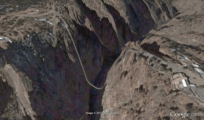 tilestwra.gr : desktop 1412354768 Αν οι δρόμοι έμοιαζαν έστω και λίγο με τις φωτογραφίες τους στο Google Earth, θα το σκεφτόσασταν πολύ να οδηγήσετε ξανά !!! 