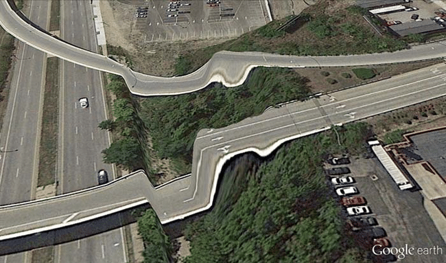 tilestwra.gr : desktop 1412354775 Αν οι δρόμοι έμοιαζαν έστω και λίγο με τις φωτογραφίες τους στο Google Earth, θα το σκεφτόσασταν πολύ να οδηγήσετε ξανά !!! 