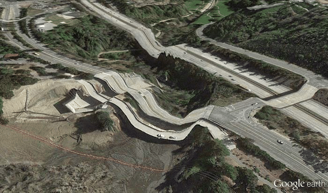tilestwra.gr : desktop 1412354777 Αν οι δρόμοι έμοιαζαν έστω και λίγο με τις φωτογραφίες τους στο Google Earth, θα το σκεφτόσασταν πολύ να οδηγήσετε ξανά !!! 