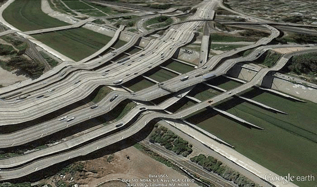 tilestwra.gr : desktop 1412354778 Αν οι δρόμοι έμοιαζαν έστω και λίγο με τις φωτογραφίες τους στο Google Earth, θα το σκεφτόσασταν πολύ να οδηγήσετε ξανά !!! 