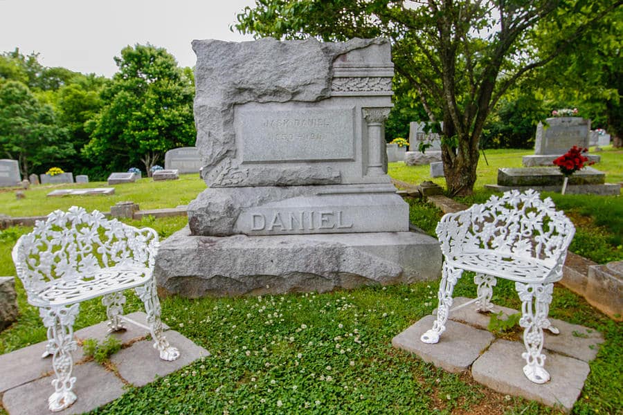 jack-daniels-grave-robert-hebert