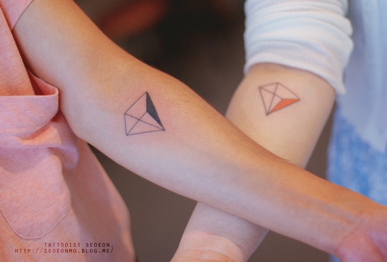 tilestwra.gr : minimalistic feminine discreet tattoo seoeon 1 21+1 μινιμαλιστικά τατουάζ που θα λατρέψετε