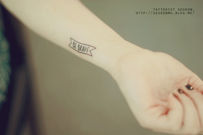 tilestwra.gr : minimalistic feminine discreet tattoo seoeon 18 21+1 μινιμαλιστικά τατουάζ που θα λατρέψετε