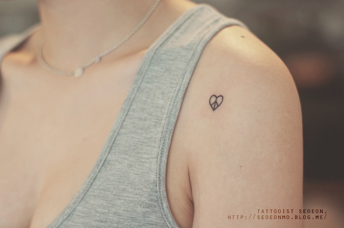 tilestwra.gr : minimalistic feminine discreet tattoo seoeon 19 21+1 μινιμαλιστικά τατουάζ που θα λατρέψετε