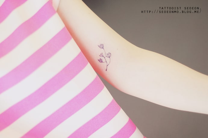 tilestwra.gr : minimalistic feminine discreet tattoo seoeon 20 21+1 μινιμαλιστικά τατουάζ που θα λατρέψετε