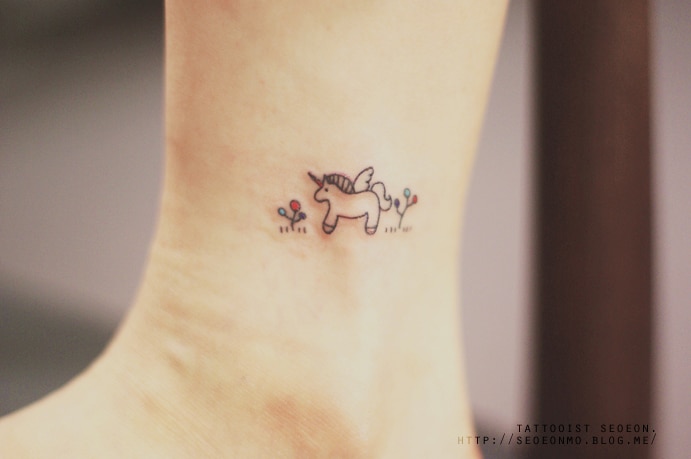 tilestwra.gr : minimalistic feminine discreet tattoo seoeon 23 21+1 μινιμαλιστικά τατουάζ που θα λατρέψετε
