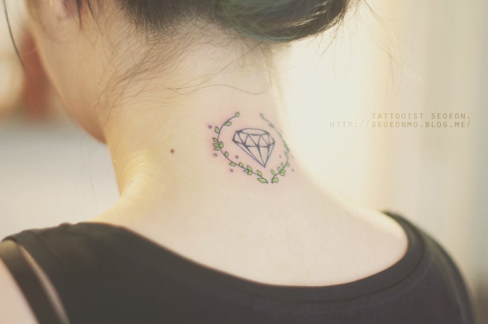tilestwra.gr : minimalistic feminine discreet tattoo seoeon 24 21+1 μινιμαλιστικά τατουάζ που θα λατρέψετε