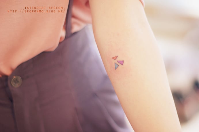 tilestwra.gr : minimalistic feminine discreet tattoo seoeon 26 21+1 μινιμαλιστικά τατουάζ που θα λατρέψετε