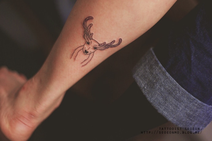 tilestwra.gr : minimalistic feminine discreet tattoo seoeon 9 21+1 μινιμαλιστικά τατουάζ που θα λατρέψετε