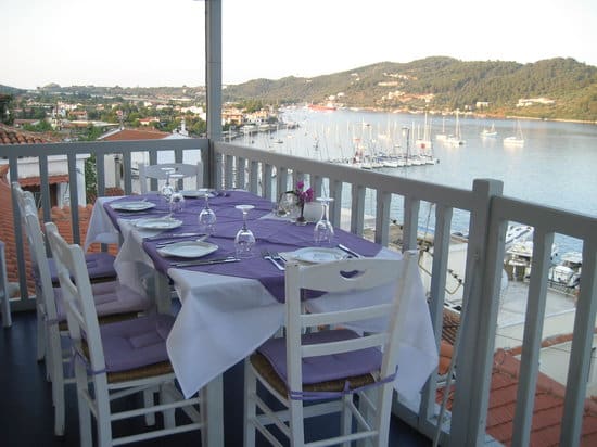 Table on the higher terrace. (34959741)