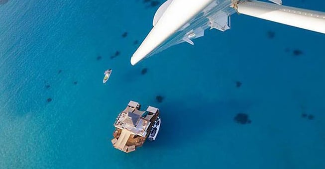 Εκπληκτικό πλωτό μπαρ στις ακτές των νησιών Φίτζι!
