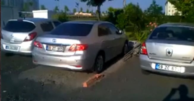 Ιδιωτικό γκαράζ για… φτωχούς (βίντεο)