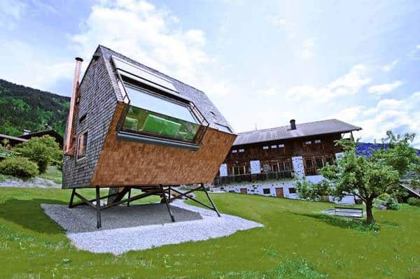 tilestwra.gr :  Δεν θα ζούσατε σ’ αυτό το σπίτι επειδή είναι πολύ μικρό. Σωστά; Για ρίξτε μια ματιά στο εσωτερικό του !!!