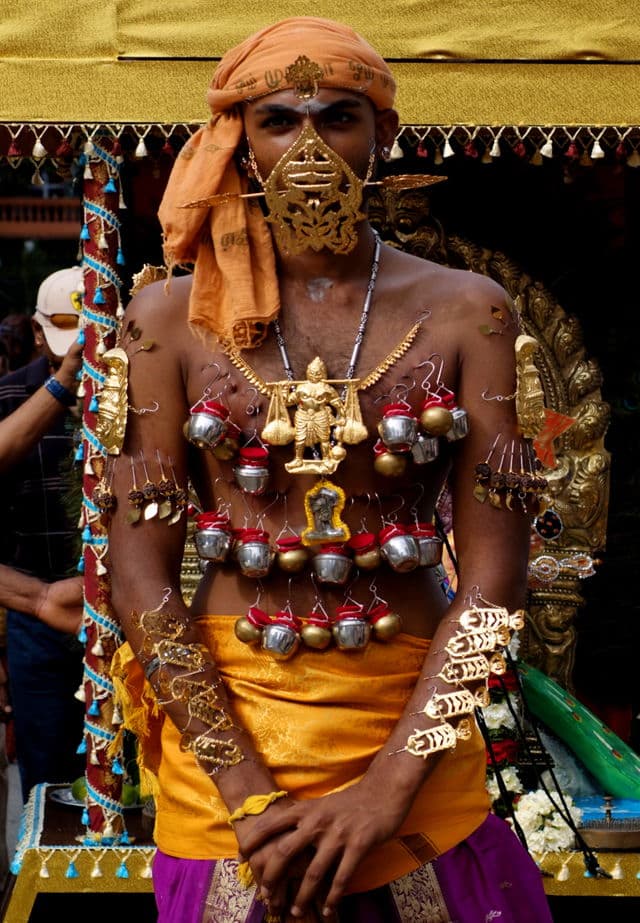 tilestwra.gr : A day of devotion  Thaipusam in Singapore 4316832036.resize 640x Οι 32 πιο ακραίες περιπτώσεις piercing που είδατε μέχρι σήμερα!