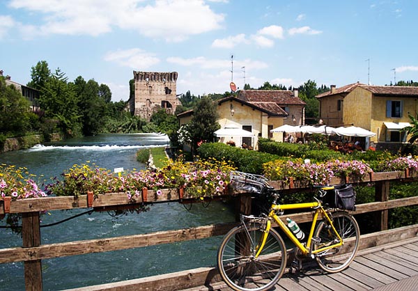 tilestwra.com -  Borghetto9 Borghetto: Ένα ιταλικό χωριό βγαλμένο από... σελίδες παραμυθιού !!!