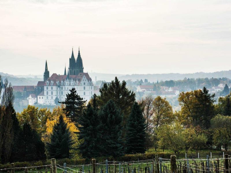 dresden missen schloss proschwitz hill view 1