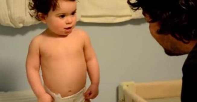 Ξεκαρδιστικό βίντεο: Απίθανη η πιτσιρίκα! Δείτε για ποιο λόγο διαφωνεί με τον μπαμπά της!