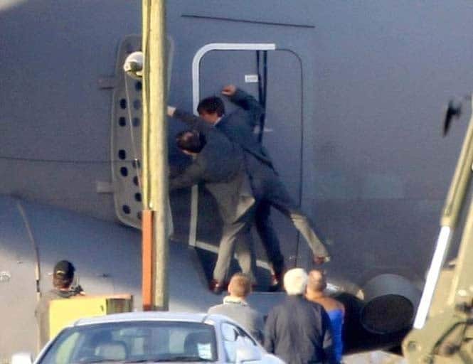 Ο Tom Cruise αψηφά το θάνατο σε ένα stunt για τη νέα του ταινία (7)