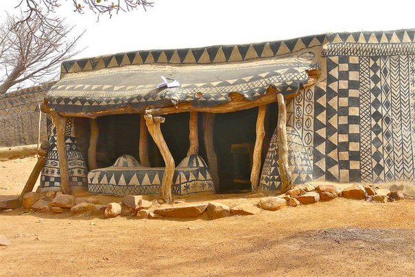 Υπάρχει ένα απομονωμένο χωριό στην Αφρική που τα σπίτια του είναι μικρά έργα τέχνης!