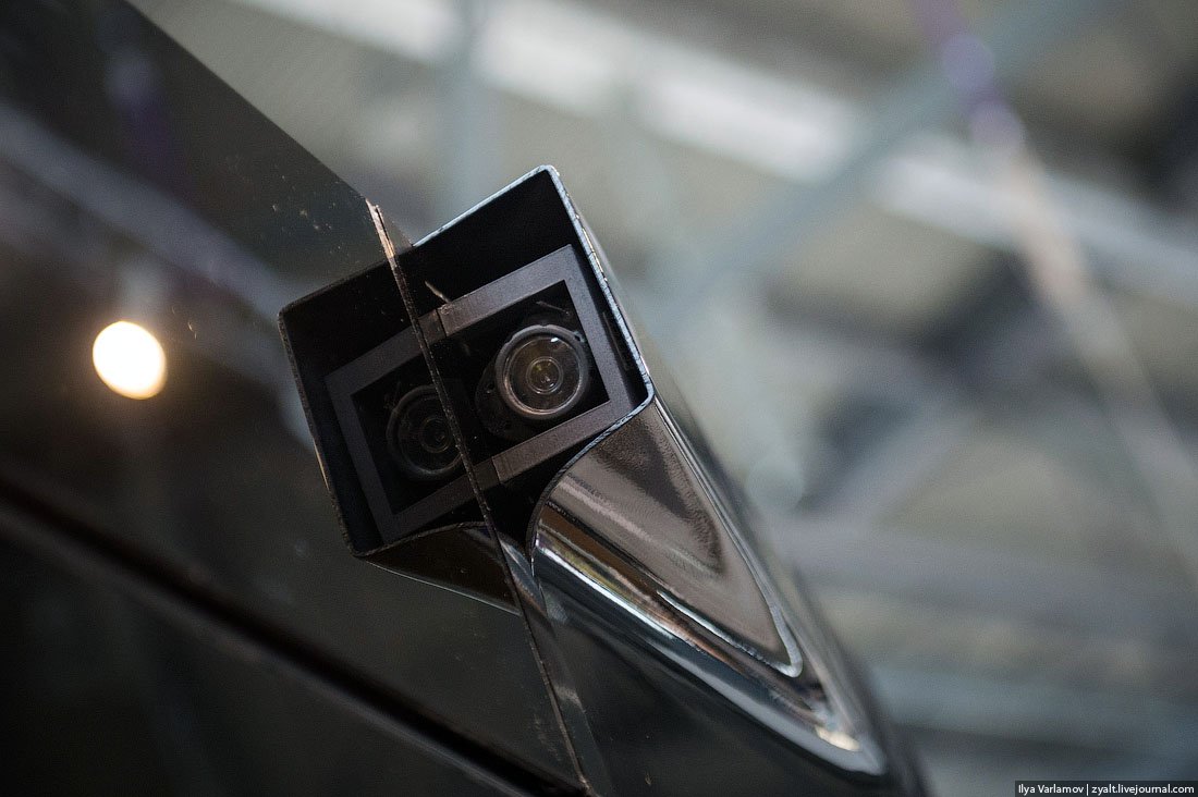 Cameras integrated into the body of the tram feed into a display in the driver's cabin.