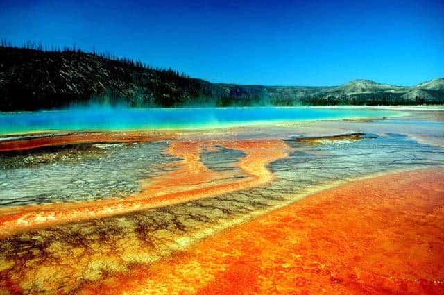 Grand-Prismatic-Spring-01