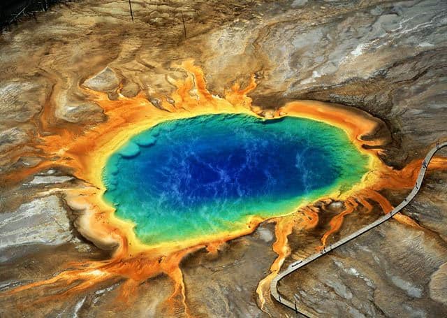 Grand-Prismatic-Spring-02