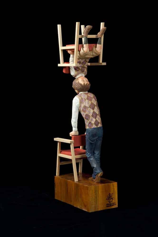 Ιάπωνας γλύπτης δείχνει πως μετατρέπει το ξύλο σε σουρεαλιστικά αγάλματα (14)