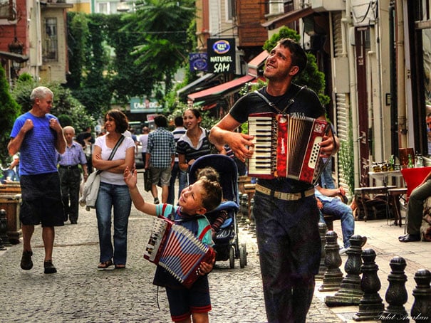 tilestwra.gr - Όπως ο πατέρας έτσι και ο γιος!