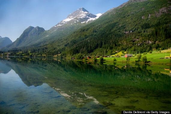 tilestwra.gr : o HORNINDAL LAKE 570 Γιατί η Νορβηγία είναι το ομορφότερο μέρος του κόσμου; Για 25 λόγους!!