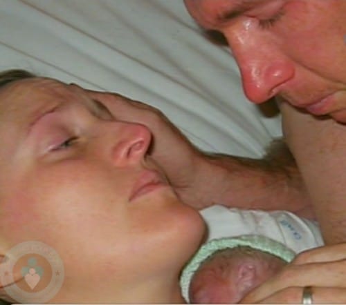 Οι γιατροί της έδωσαν το νεκρό μωρό της για να το αποχαιρετήσει. Αυτή όμως το επανέφερε στη ζωή!