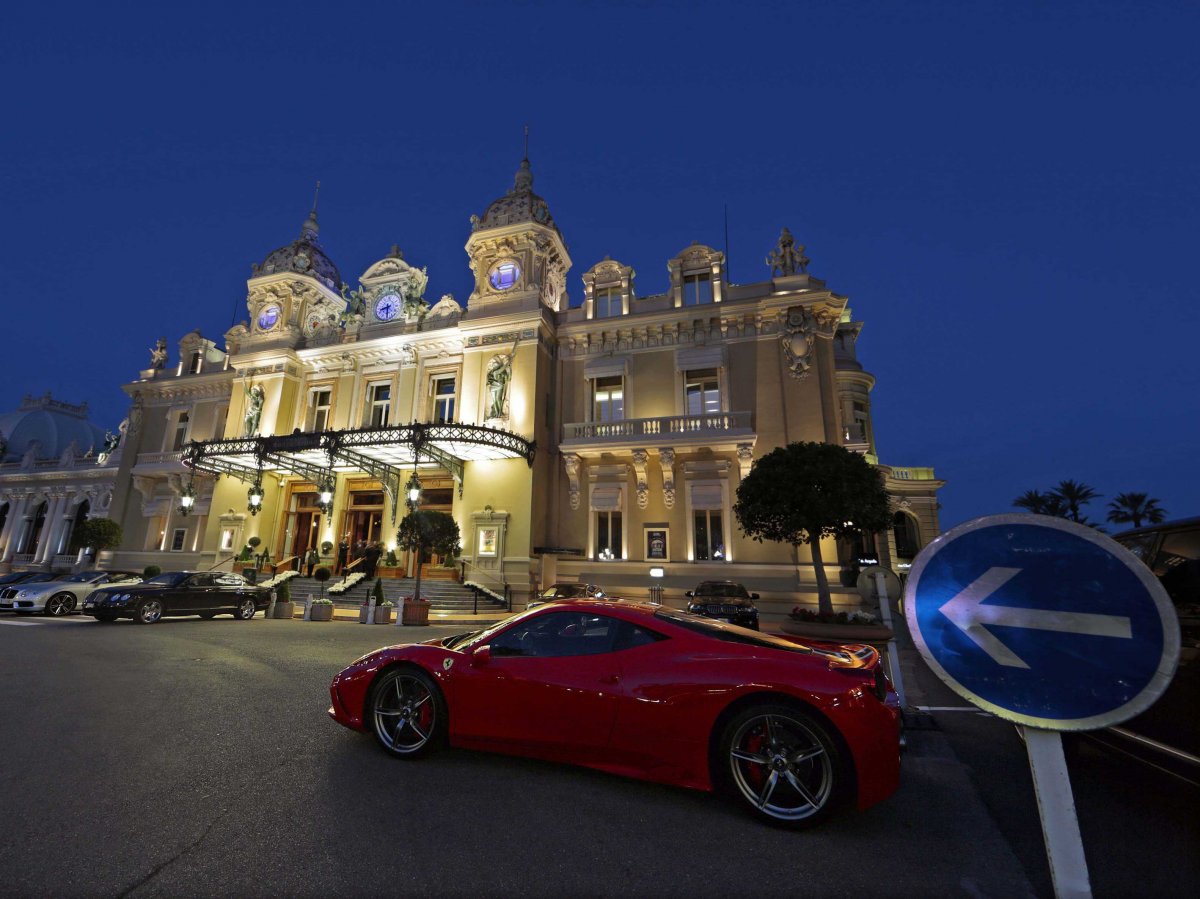 play a hand of blackjack at the casino de monaco in monte carlo