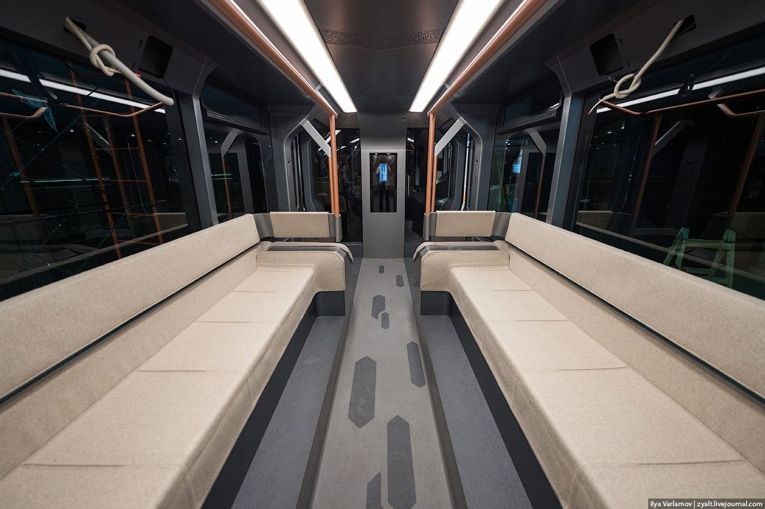 Πώς θα είναι το υπερσύγχρονο τραμ «Russian One» 50 Spacious sofas give you plenty of leg room so you can relax.