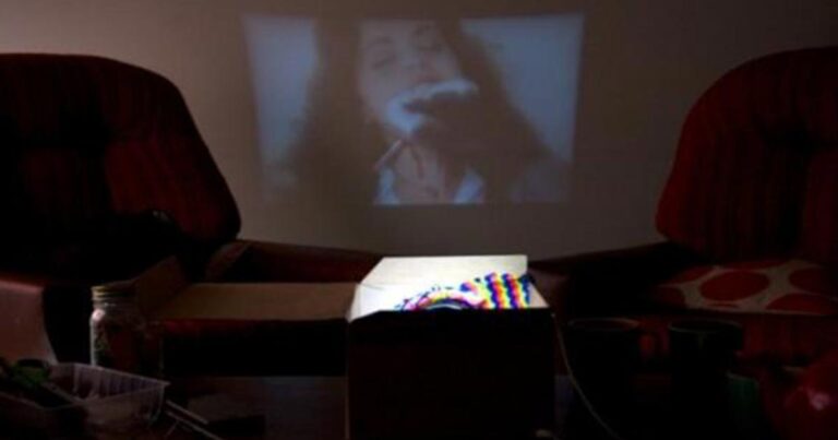 Φτιάξτε μόλις με 3 ευρώ ένα προτζέκτορα για το κινητό σας που κοστίζει πάνω από 300 ευρώ!