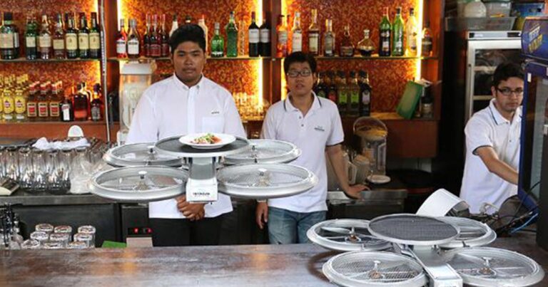 Σε αυτό το εξωτικό εστιατόριο το φαγητό έρχεται… πετώντας!