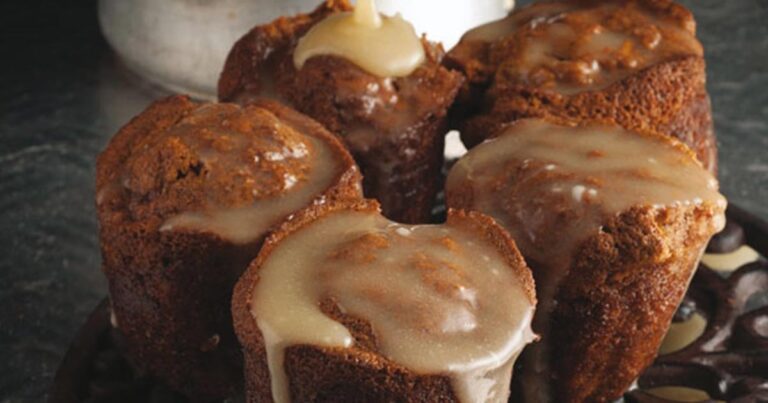 Συνταγή για απίθανα κεκάκια μήλου με καραμέλα!