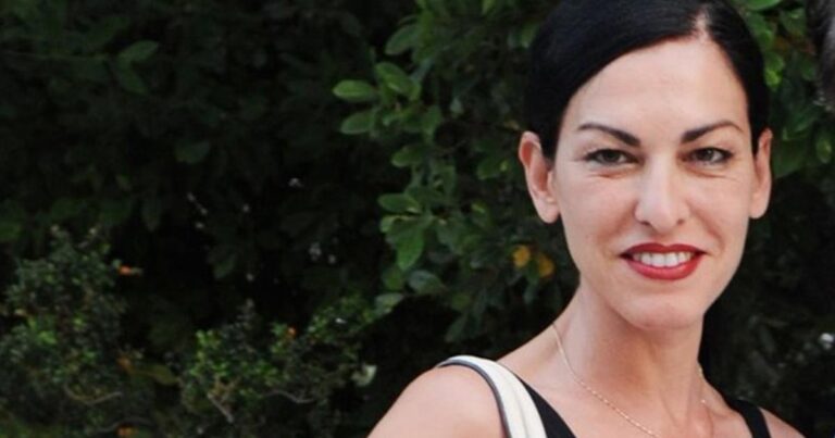 Ελένη Ψυχούλη: Ζει σε ένα καλύβι με τον κατά 13 χρόνια μικρότερο της μέλλοντα σύζυγό της