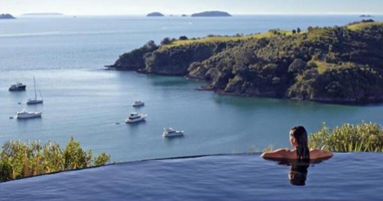 Οι 10 πιο ρομαντικοί προορισμοί που ξεφεύγουν από τα καθιερωμένα σύμφωνα με το CNN!