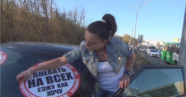 Όταν οι πεζοί παίρνουν… εκδίκηση από οδηγούς που οδηγούν πάνω στα πεζοδρόμια! (βίντεο)