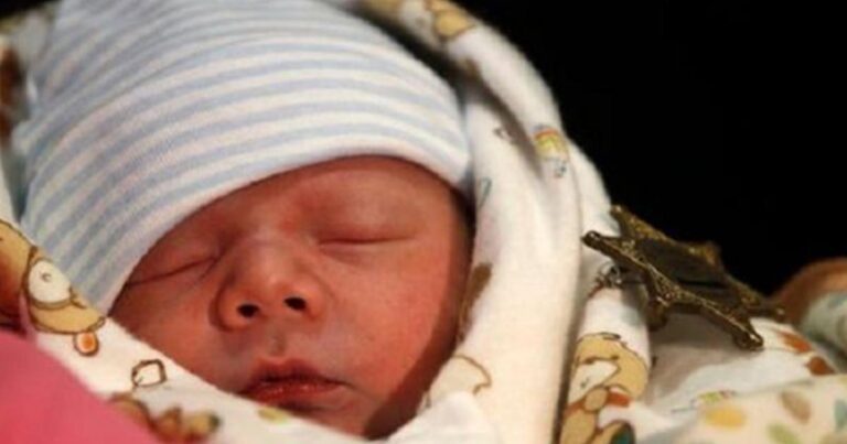 Αληθινή ιστορία: Έσπασαν τα νερά ενώ οδηγούσε και γέννησε στην άκρη ενός αυτοκινητόδρομου!