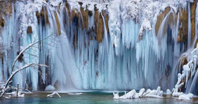 Εντυπωσιακοί παγωμένοι καταρράκτες!