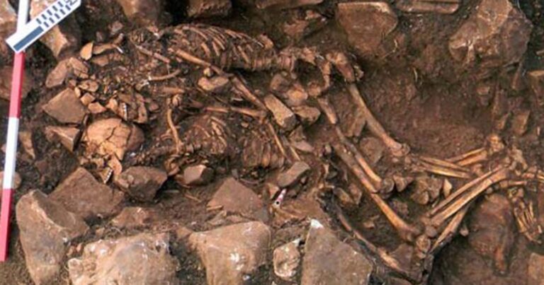 Σημαντική ανακάλυψη στο Διρό: Τάφος με ζευγάρι σε στάση εναγκαλισμού (τον αρχαιότερο στον κόσμο)