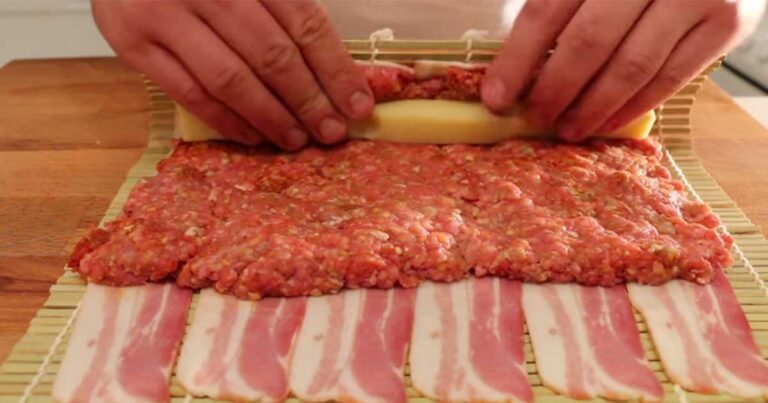 Τύλιξε κιμά και κασέρι μέσα σε μπέικον! Το αποτέλεσμα; Πεντανόστιμο! (βίντεο)